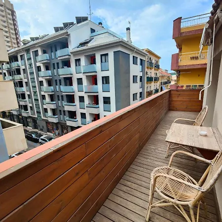 Gran Atico En El Centro Cerca De La Playa דירה פואנגירולה